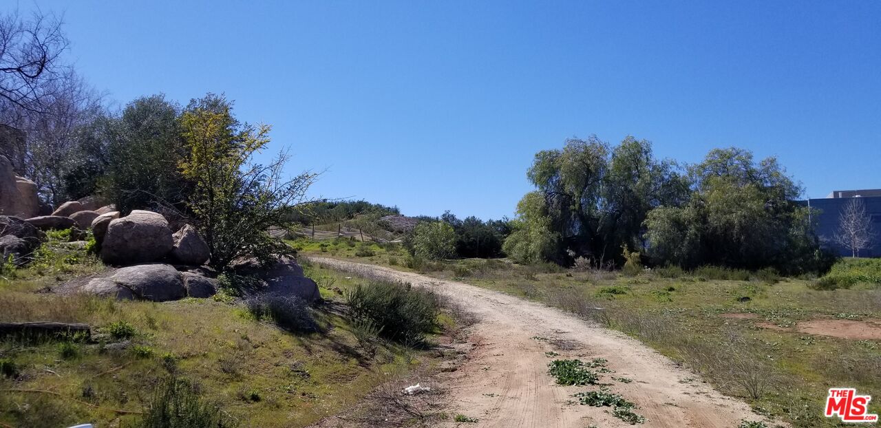 35435 Twin Willow Road Murrieta, CA 92563 - Photo 15 of 36