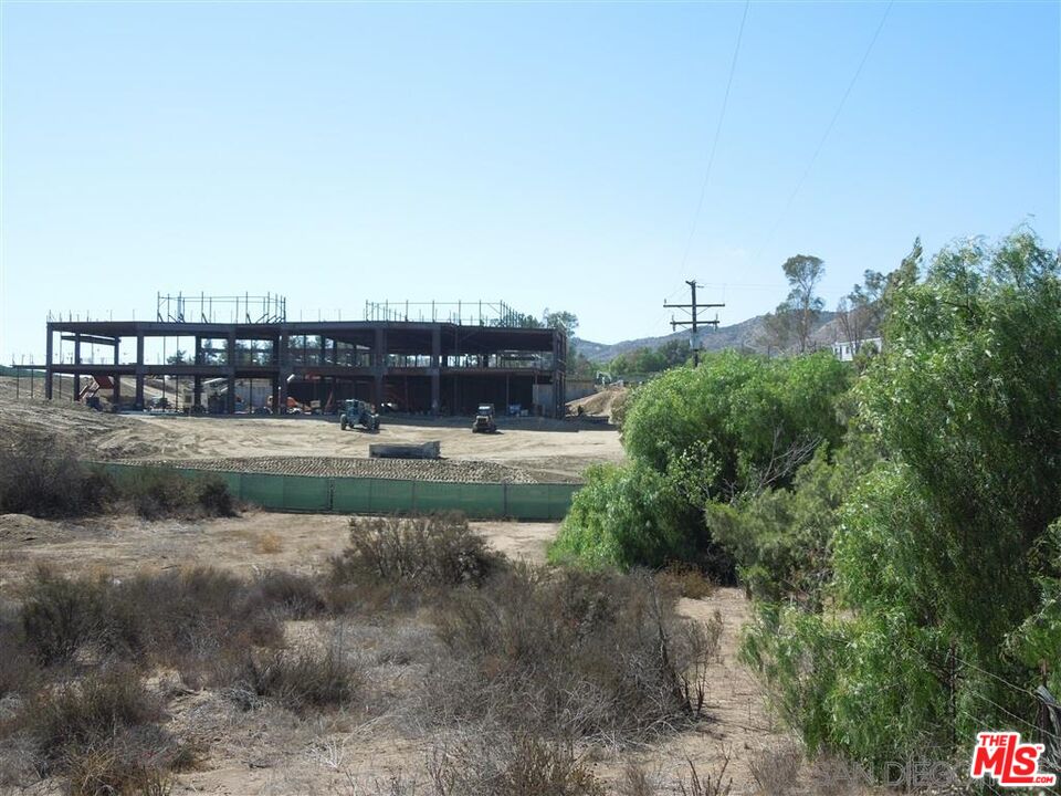 35435 Twin Willow Road Murrieta, CA 92563 - Photo 2 of 36