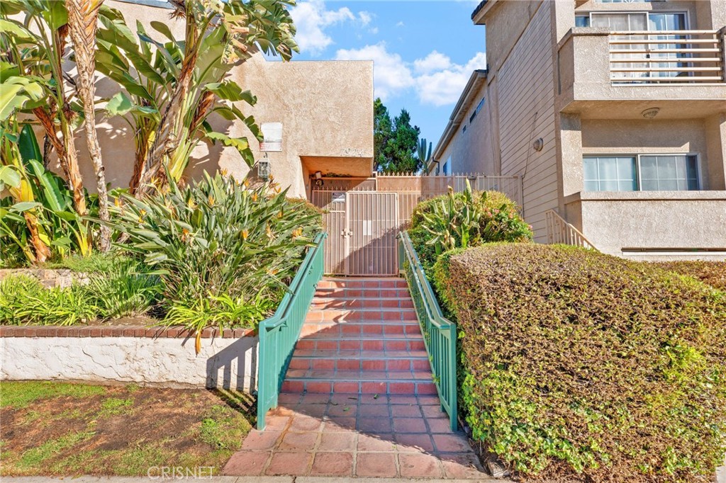 7924 Woodman Avenue, Panorama City, CA 91402 Compass