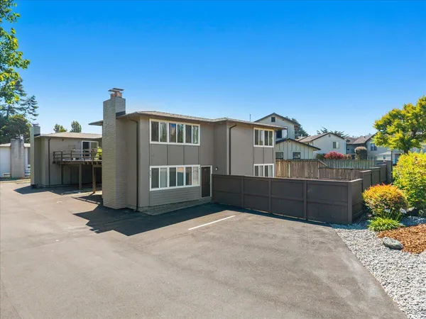 $699,000 | 4564 Valley W Boulevard, Arcata, CA 95521