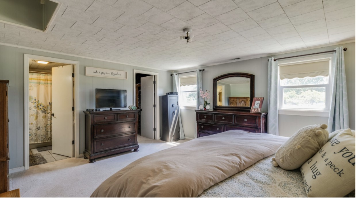 1434 Oak Hill Road Manchester, TN 37355 - Photo 17 of 40 a bedroom with a bed and a television
