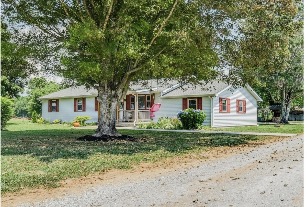 1434 Oak Hill Road Manchester, TN 37355 - Photo 3 of 40 a front view of a house with a yard