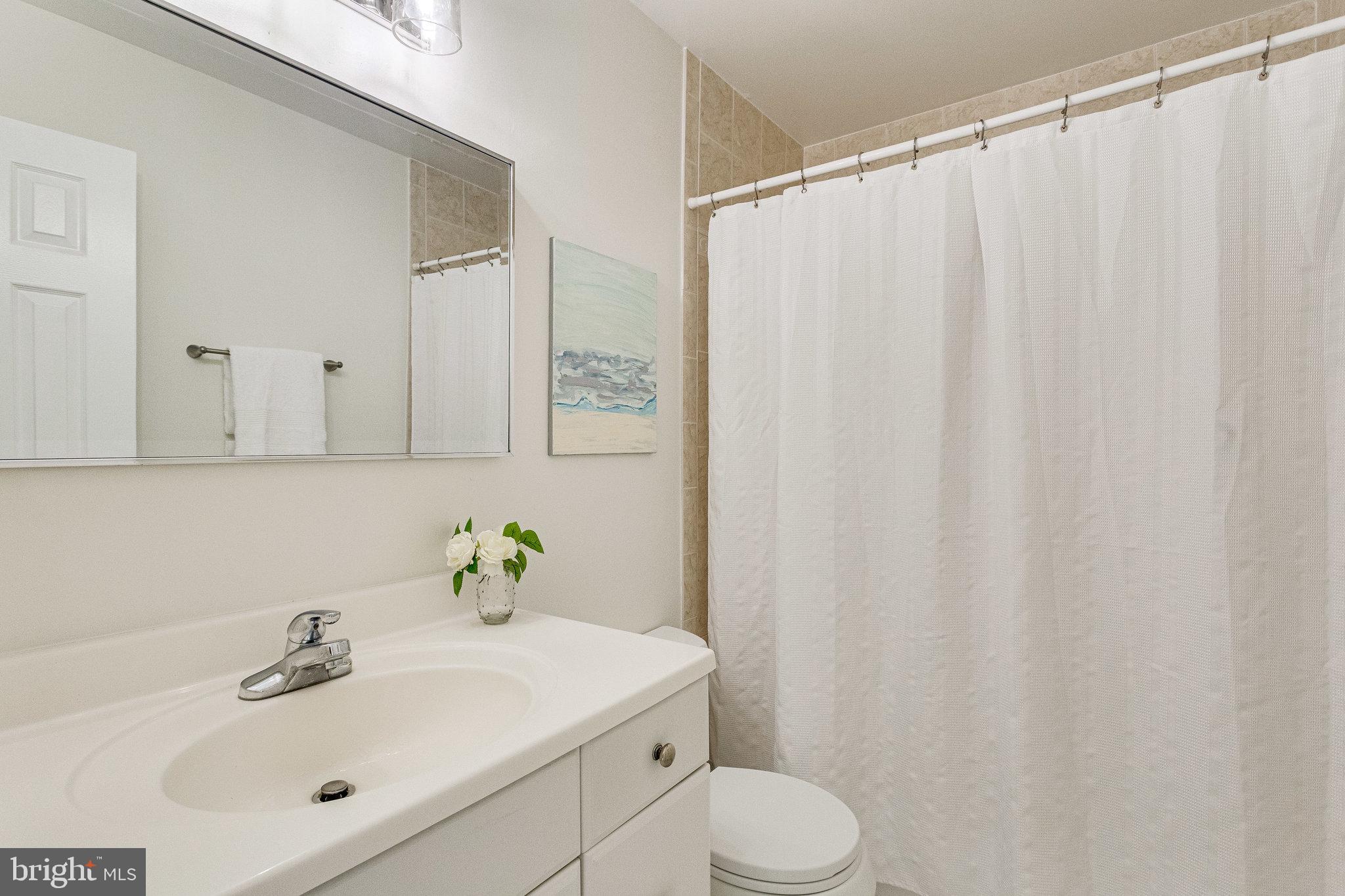 3853 9th Road South Arlington, VA 22204 - Photo 17 of 32 En-suite master bathroom