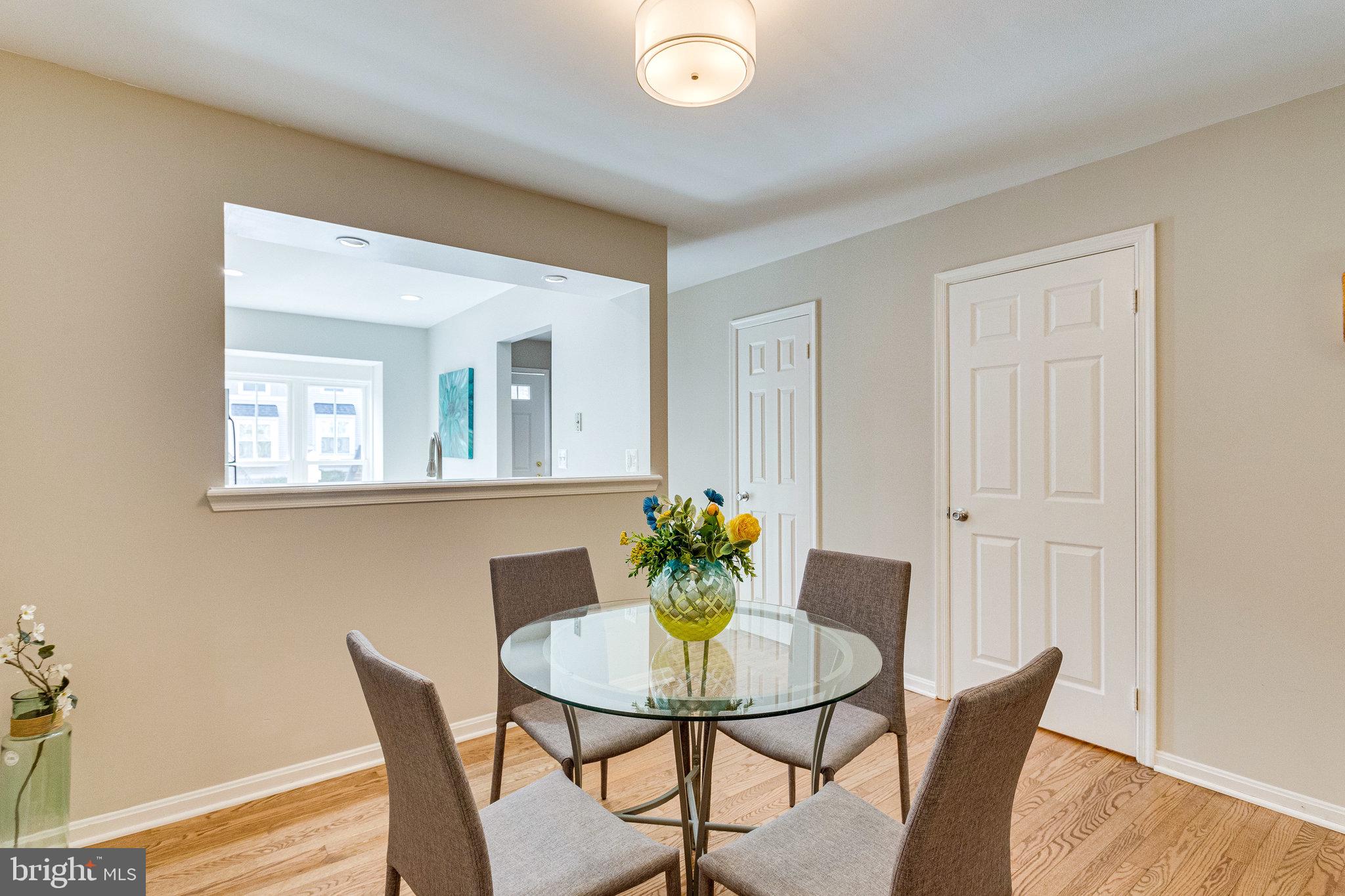3853 9th Road South Arlington, VA 22204 - Photo 8 of 32 Spacious dining area