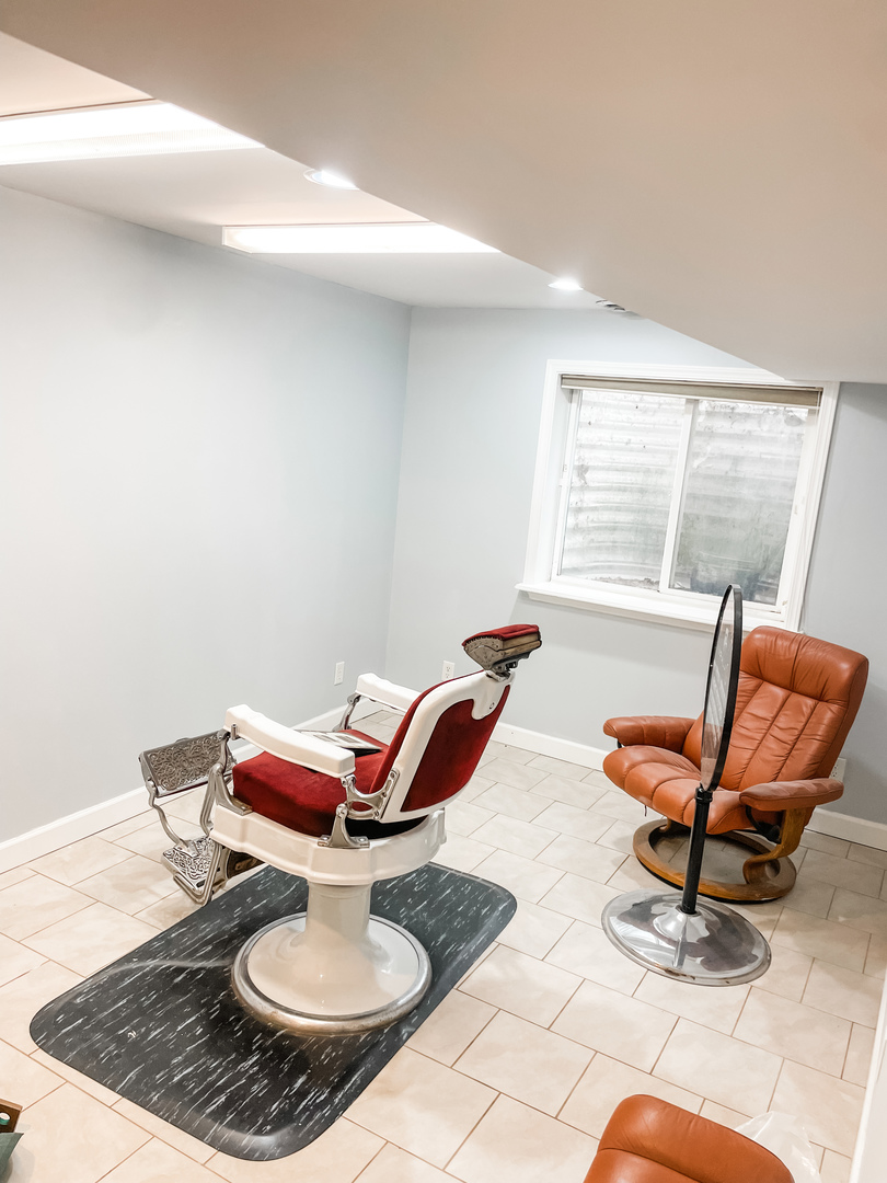1308 Axcel Lane Sycamore, IL 60178 - Photo 32 of 34 a living room with furniture and a table
