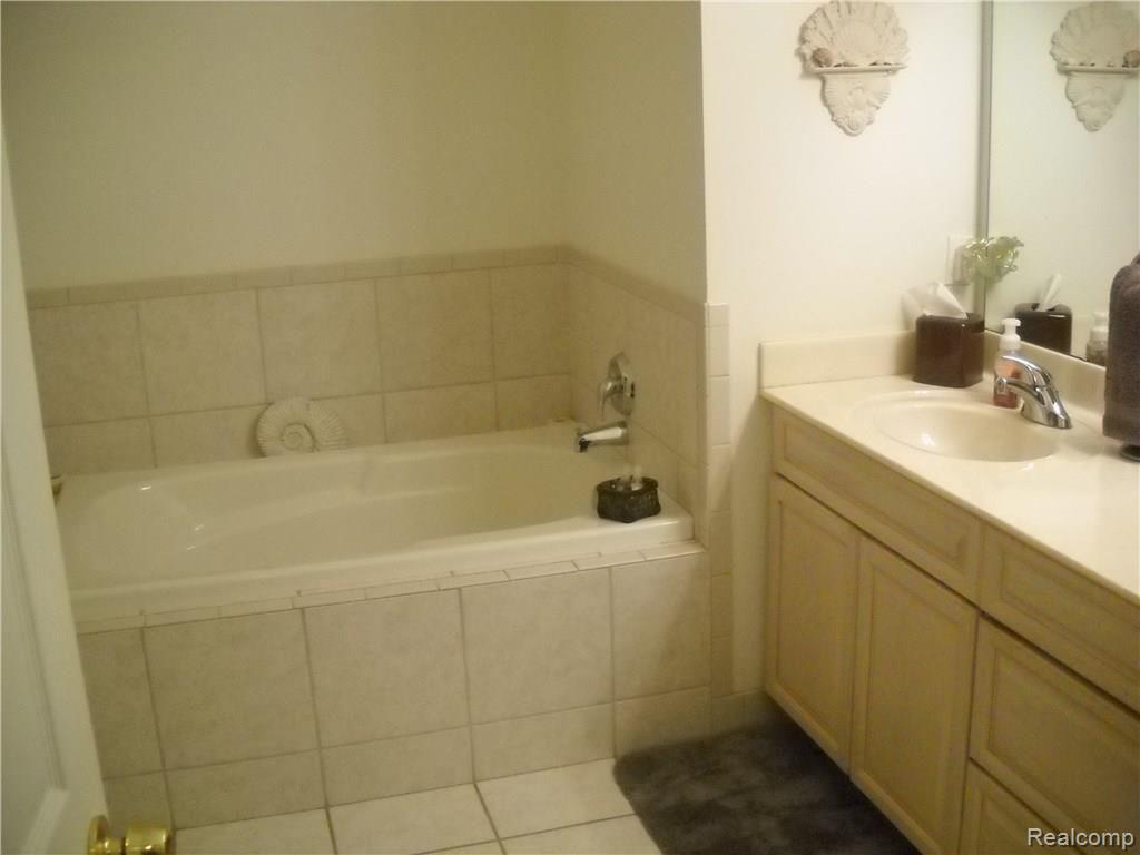 22451 Timber Ridge Court Woodhaven, MI 48183 - Photo 21 of 26