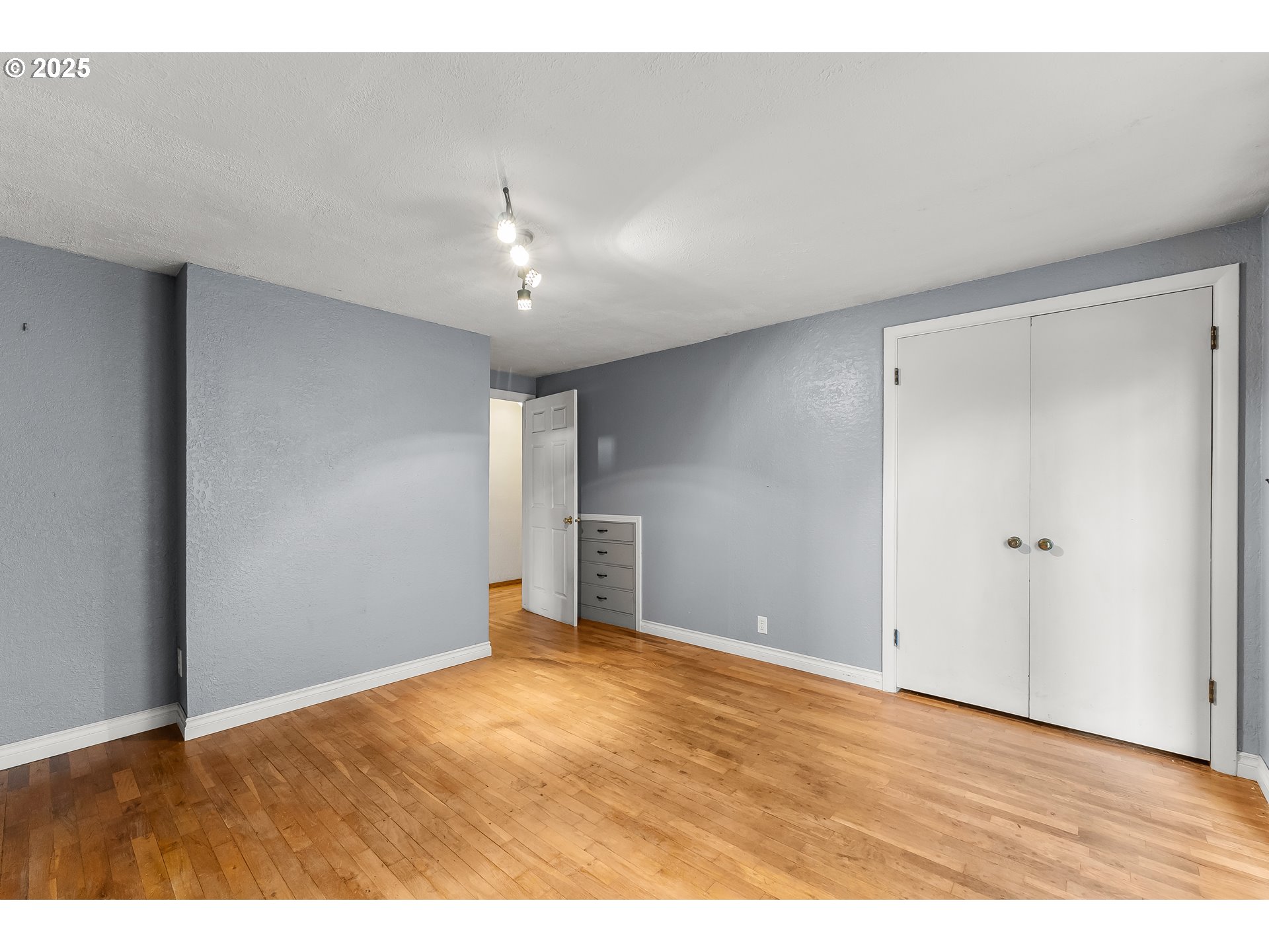 1183 Lookingglass Road Roseburg, OR 97471 - Photo 23 of 47 a view of an empty room with a chandelier