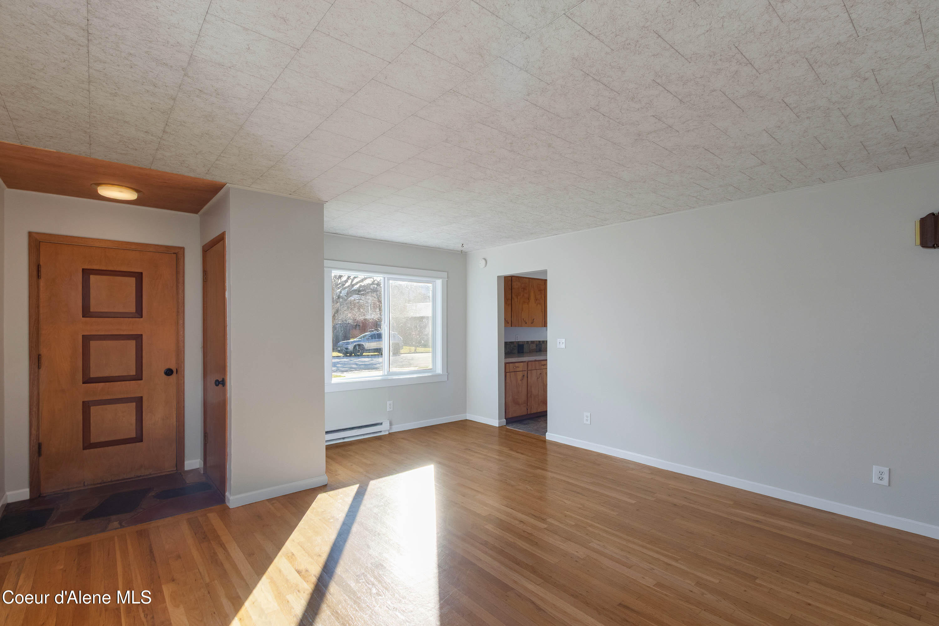 218 South 2nd Avenue Sandpoint, ID 83864 - Photo 2 of 22 IMG_2420