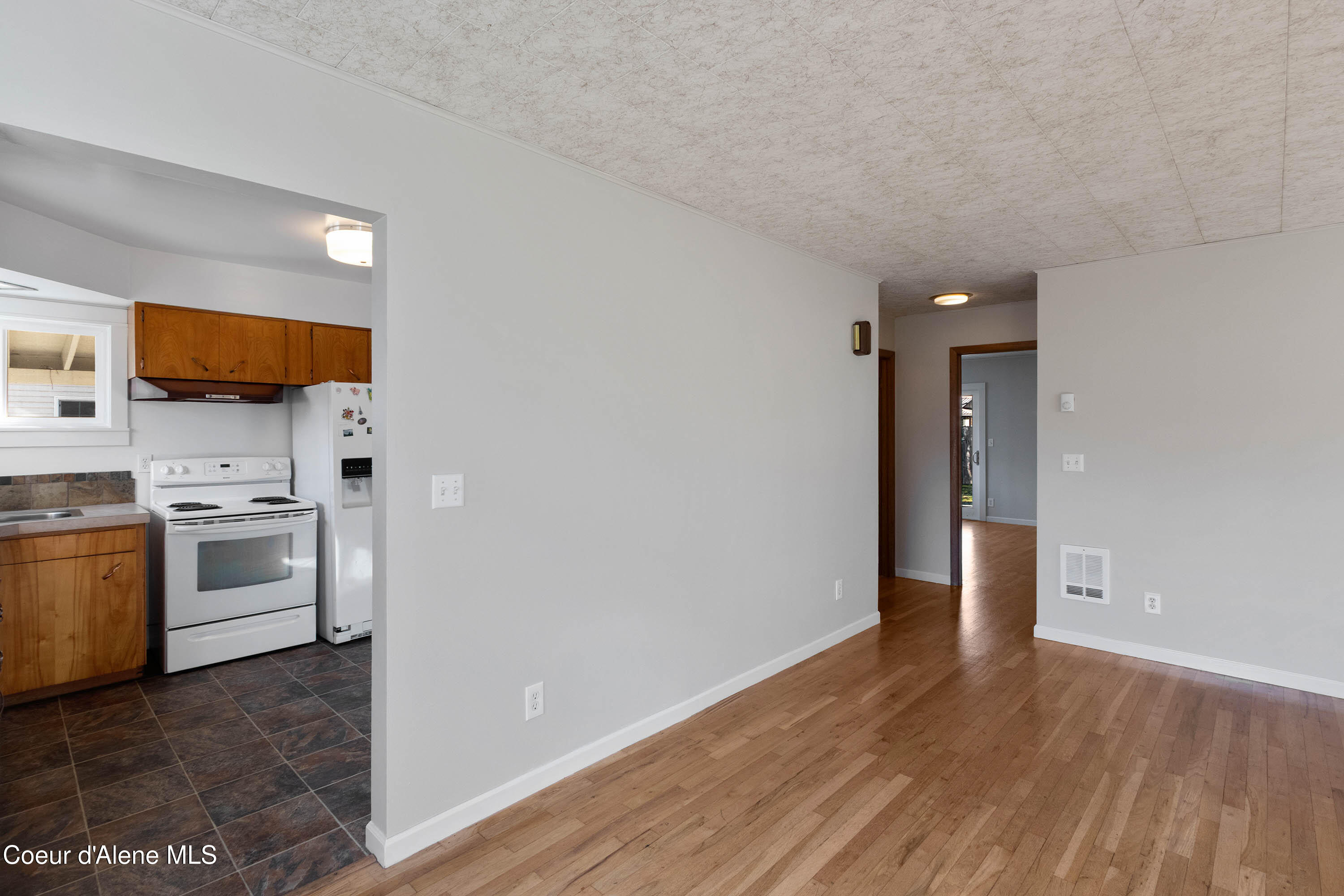 218 South 2nd Avenue Sandpoint, ID 83864 - Photo 3 of 22 IMG_2453