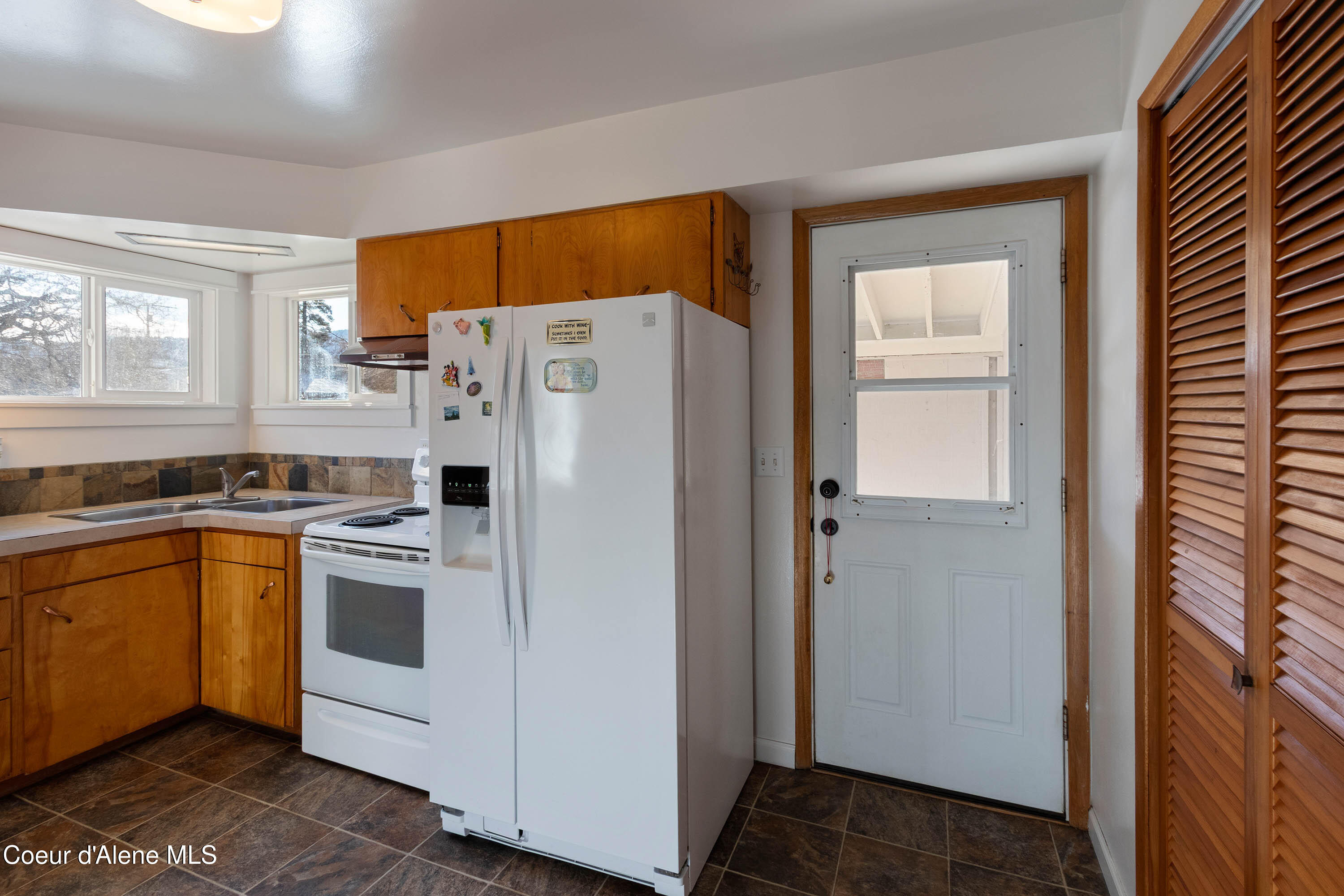 218 South 2nd Avenue Sandpoint, ID 83864 - Photo 7 of 22 IMG_2468