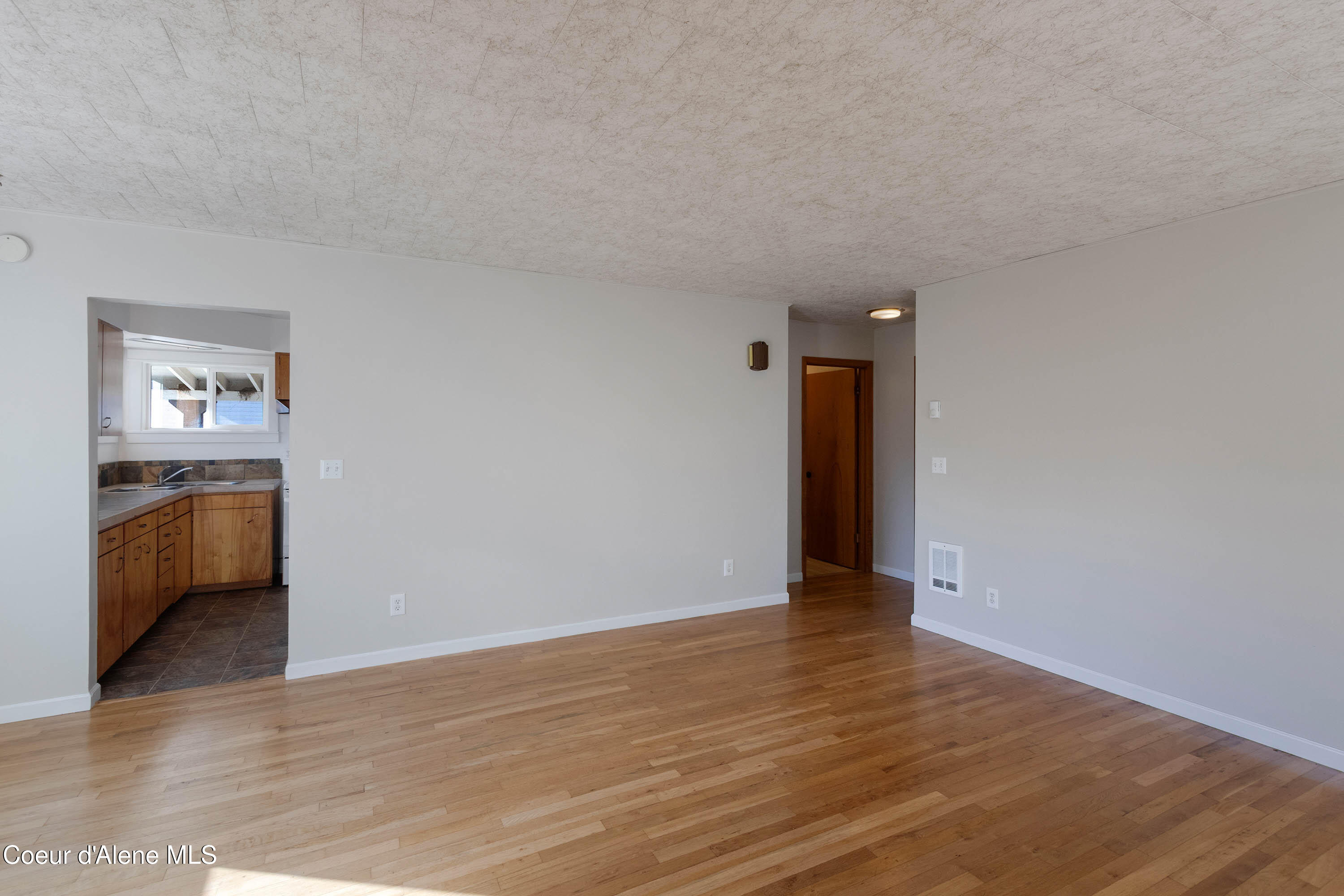 218 South 2nd Avenue Sandpoint, ID 83864 - Photo 9 of 22 IMG_2416