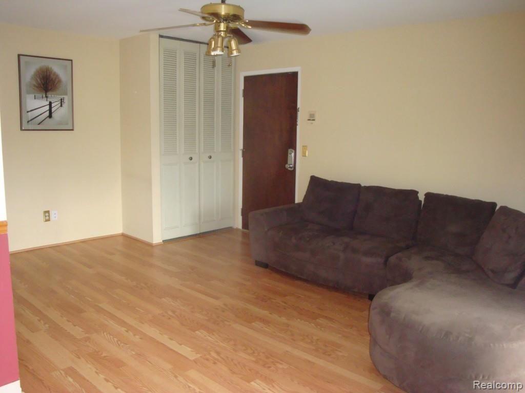 430 Baldwin Avenue, Unit 75 Rochester, MI 48307 - Photo 8 of 17 Living room