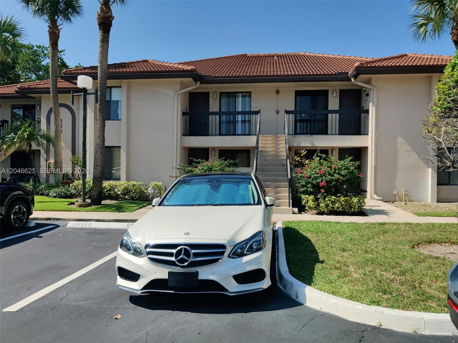300 East Club Circle, Unit 108 Boca Raton, FL 33487 - Photo 3 of 30