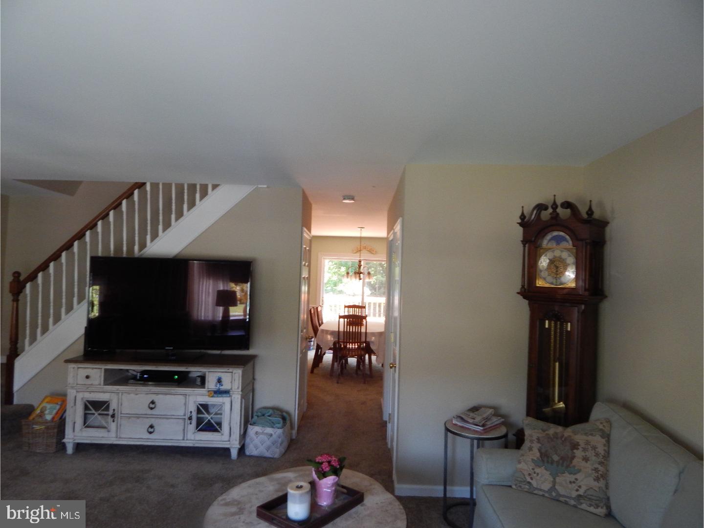 11814 Basile Road Philadelphia, PA 19154 - Photo 4 of 20 Living Room