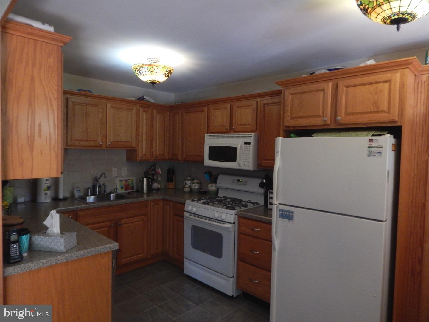 11814 Basile Road Philadelphia, PA 19154 - Photo 6 of 20 Kitchen