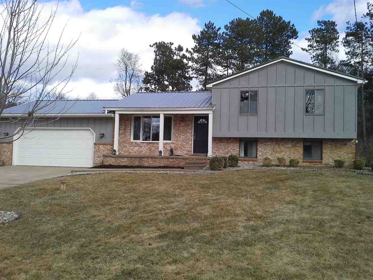829 Alpine Trail Fenton, MI 48430 - Photo 2 of 30 31373985-1.JPG