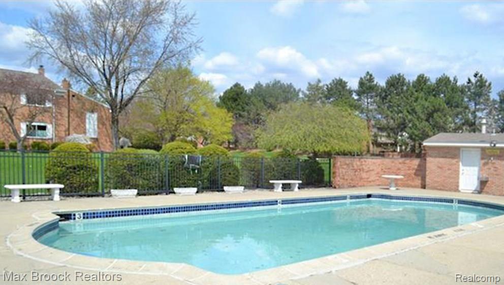 801 West Long Lake Road, Unit 1 Bloomfield Hills, MI 48302 - Photo 2 of 18