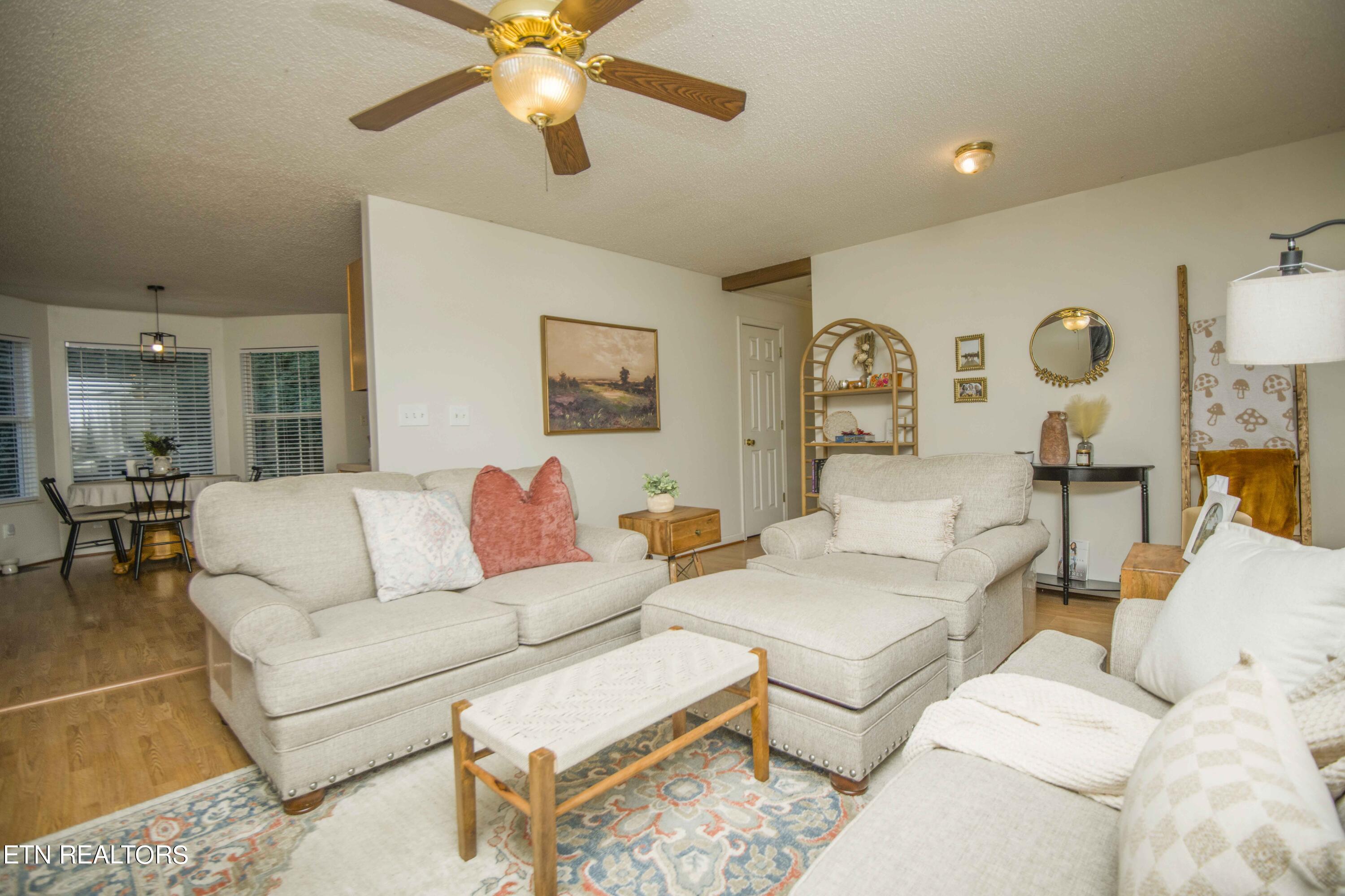 689 Mahoney Road Oliver Springs, TN 37840 - Photo 5 of 28 living 3_1