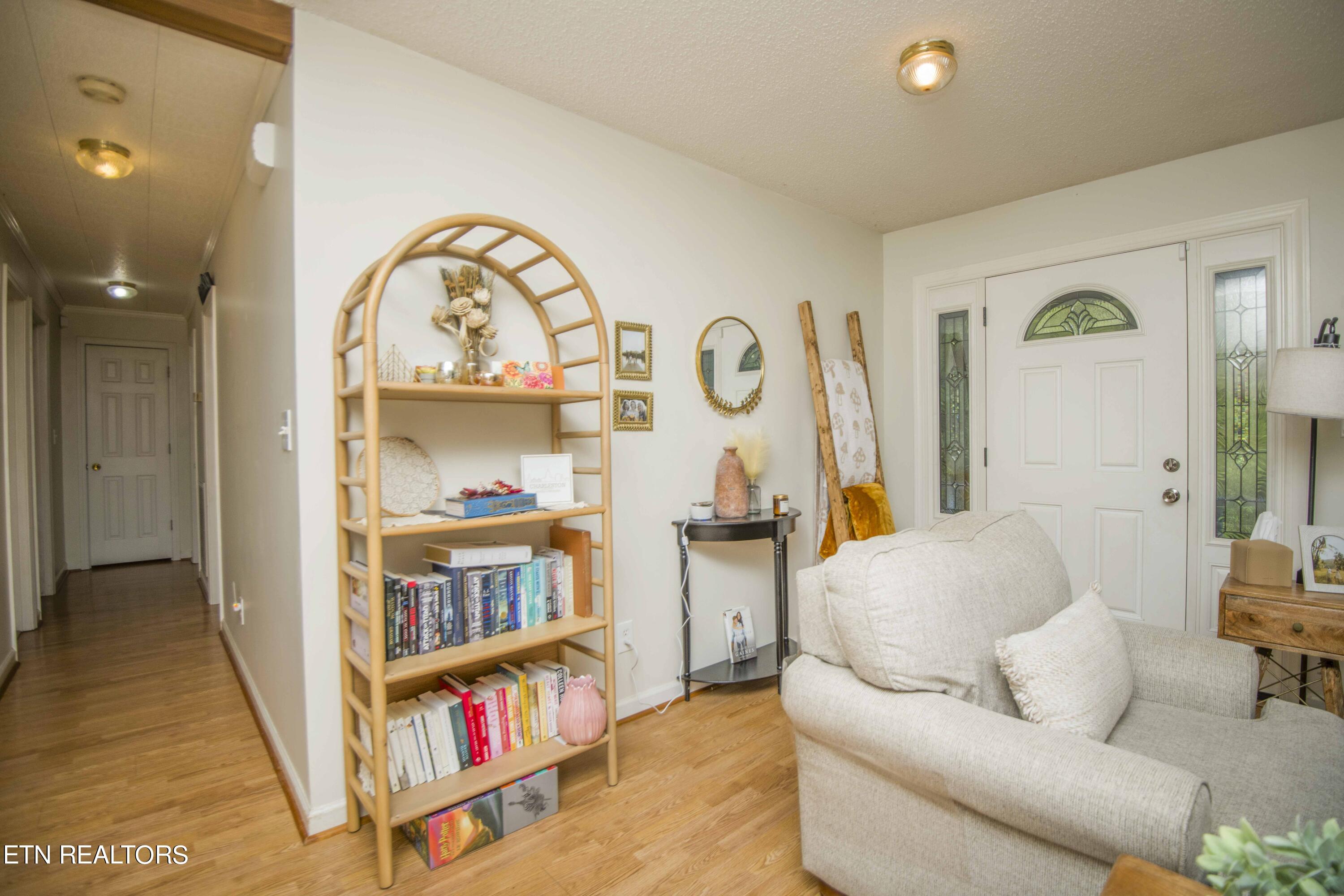 689 Mahoney Road Oliver Springs, TN 37840 - Photo 7 of 28 foyer_1
