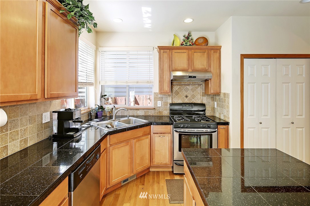 110 195th Place Southwest Bothell, WA 98012 - Photo 3 of 18