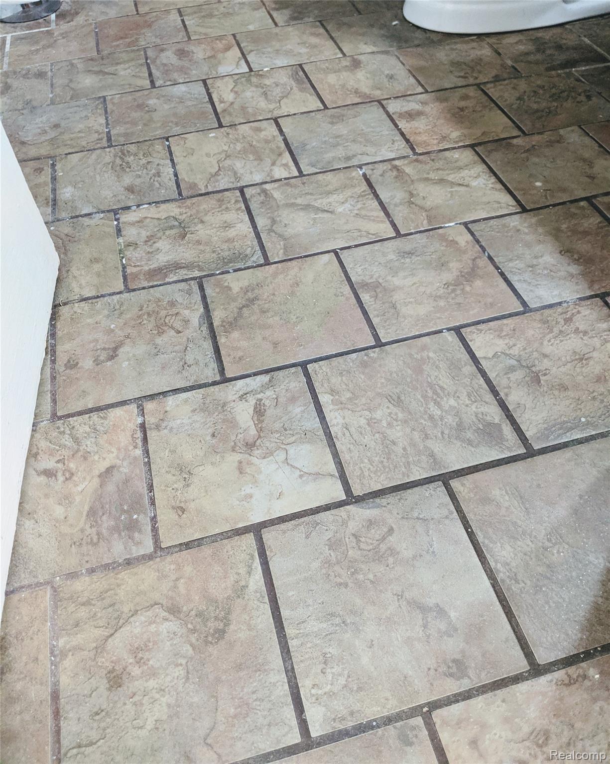 6627 Pelham Road Allen Park, MI 48101 - Photo 18 of 34 Bathroom tile floor