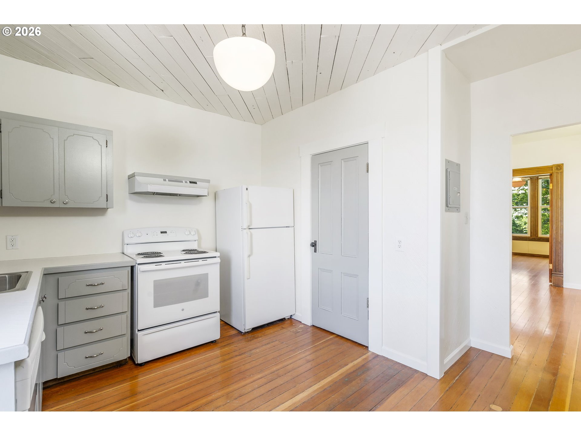 3206 South Kelly Avenue Portland, OR 97239 - Photo 12 of 38 Kitchen