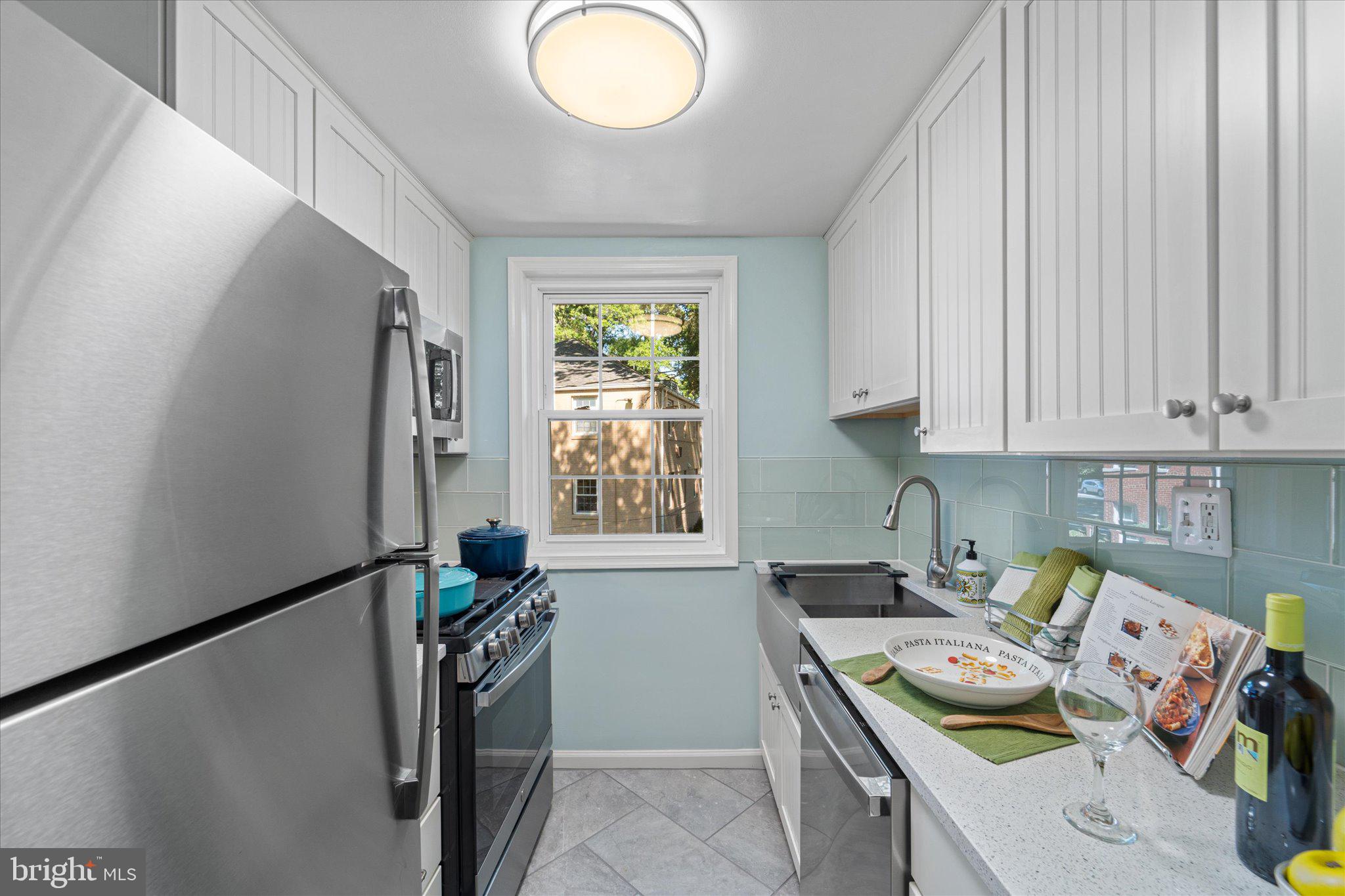 4319 2nd Road North, Unit 4 Arlington, VA 22203 - Photo 7 of 34 Cottage-feel kitchen!