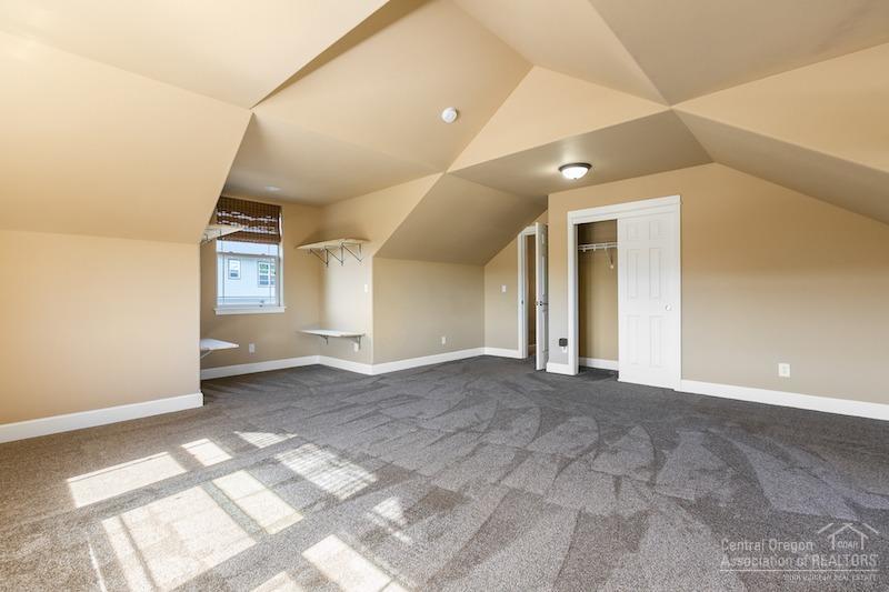 1305 Southwest Rimrock Way Redmond, OR 97756 - Photo 15 of 19 Gallery Image 15