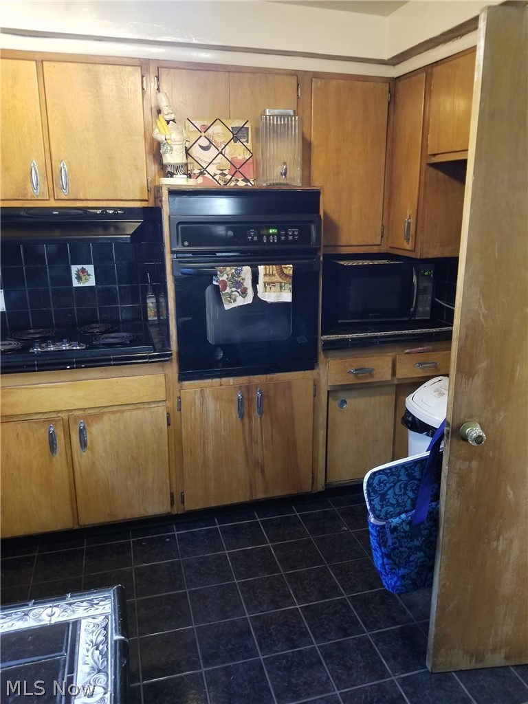 3079 Becket Road Cleveland, OH 44120 - Photo 7 of 28