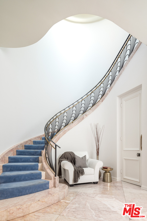 130 South Mapleton Drive Los Angeles, CA 90024 - Photo 2 of 10