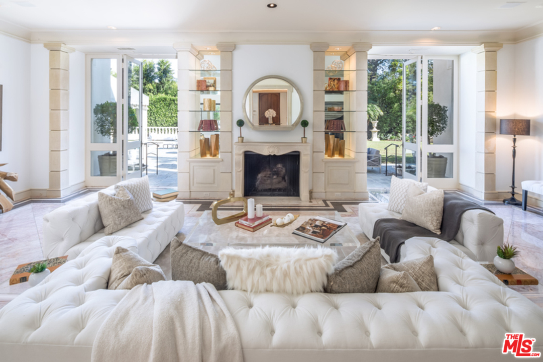 130 South Mapleton Drive Los Angeles, CA 90024 - Photo 4 of 10