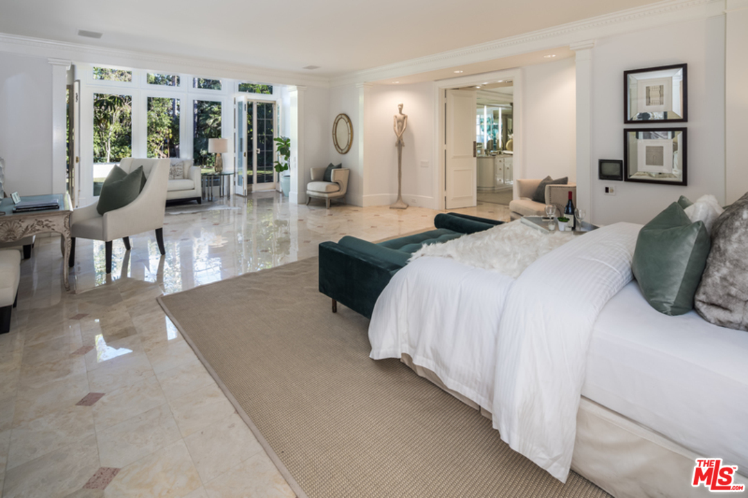 130 South Mapleton Drive Los Angeles, CA 90024 - Photo 7 of 10