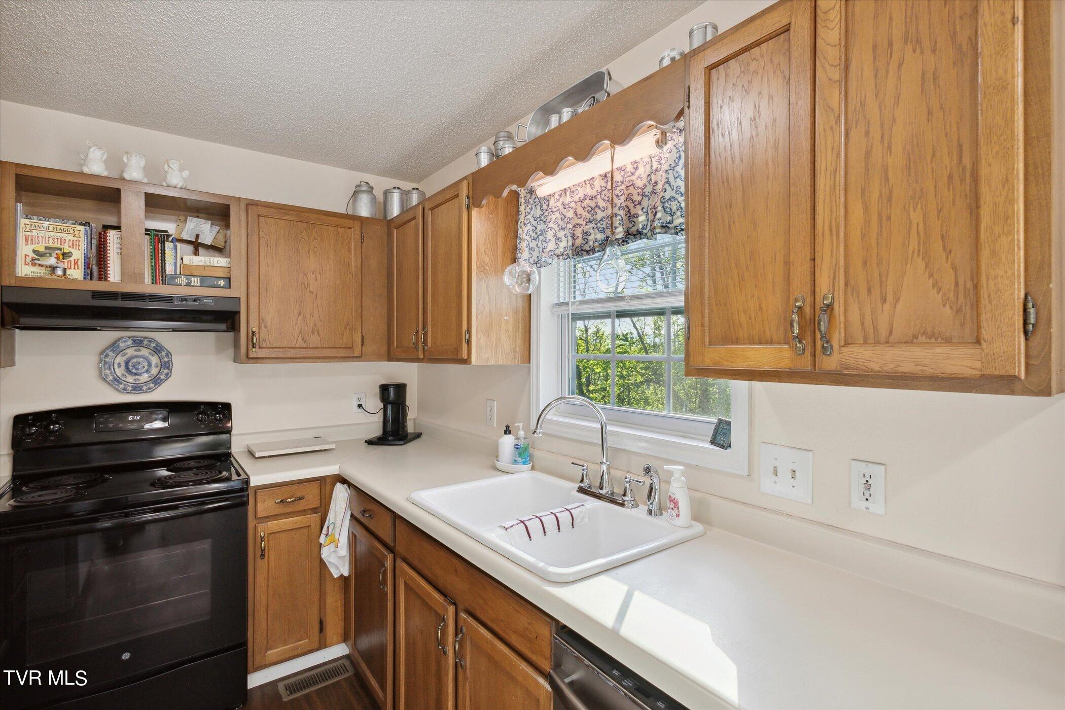 1679 Ridgeway Drive Kingsport, TN 37664 - Photo 12 of 31 IMG_1511