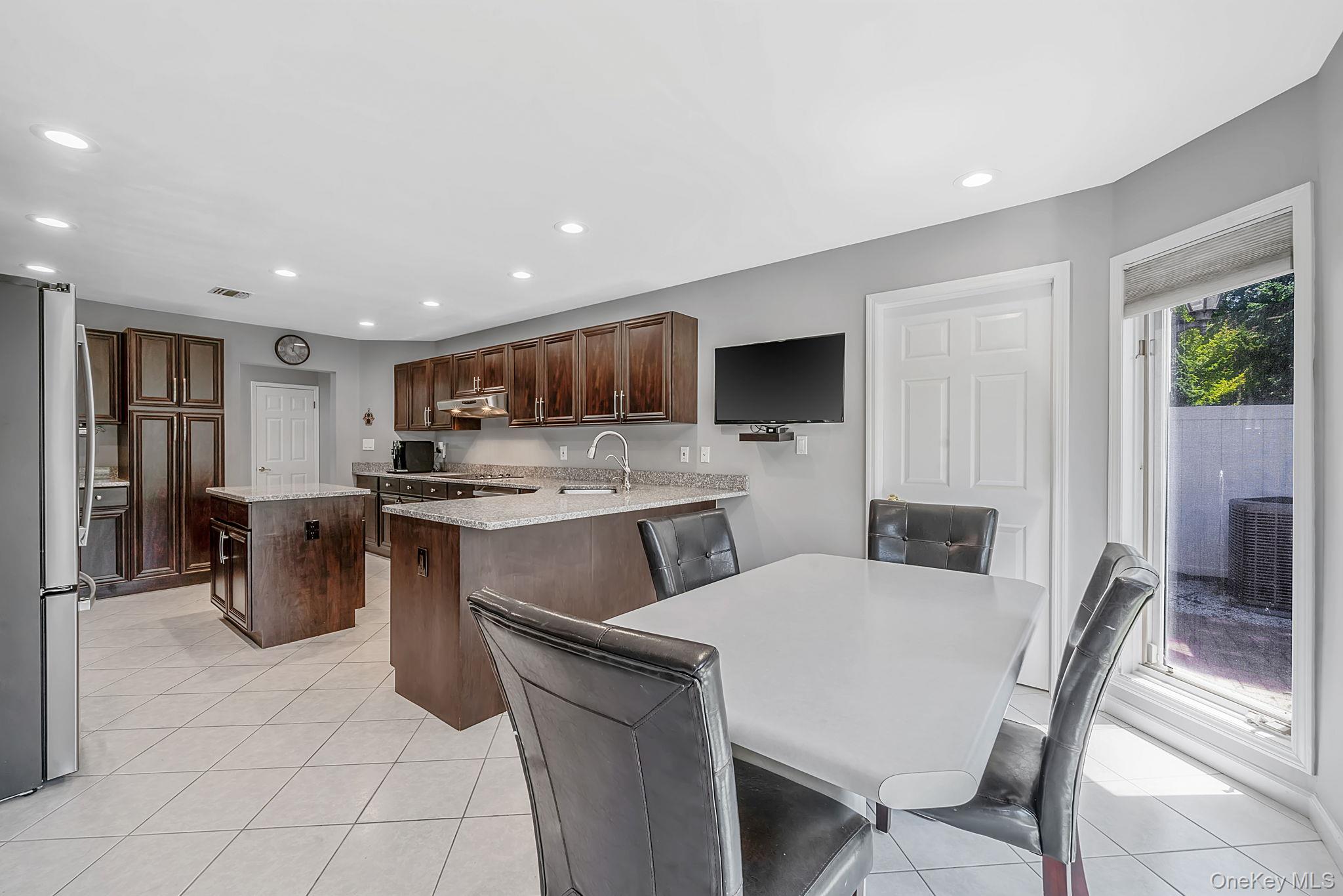 86 Hamlet Drive Commack, NY 11725 - Photo 13 of 36 Eat in Kitchen