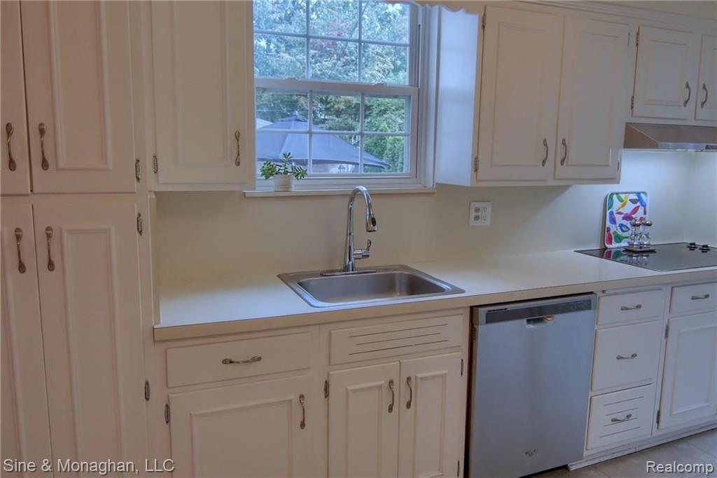 336 Merriweather Road Grosse Pointe Farms, MI 48236 - Photo 5 of 28