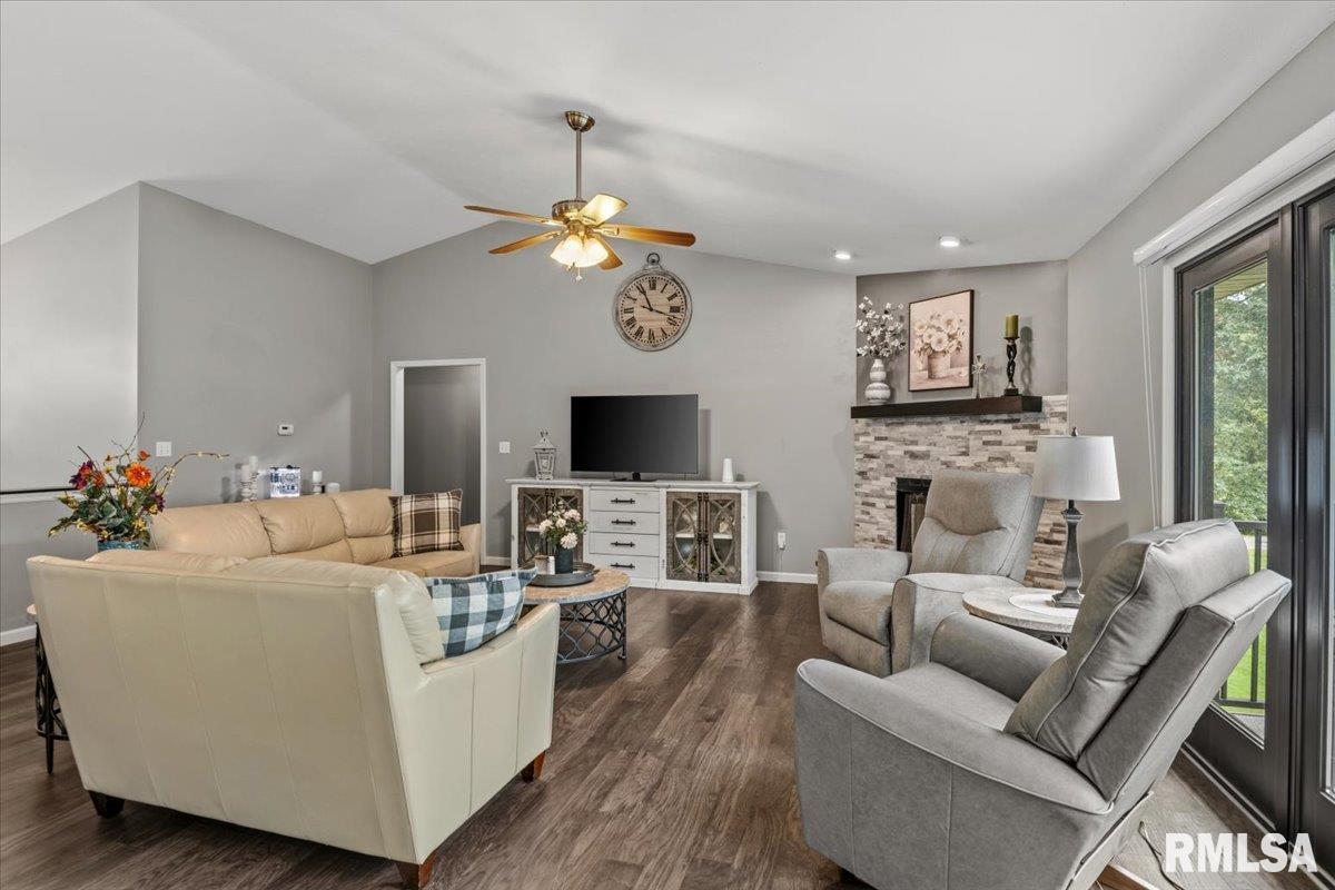 317 Stetson Road New Berlin, IL 62670 - Photo 6 of 42 Gallery Image 6