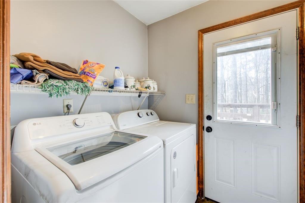 8345 Cleckler Road Palmetto, GA 30268 - Photo 28 of 41 a utility room with dryer and washer