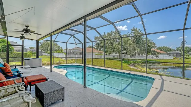 a room with lots of tables and chairs