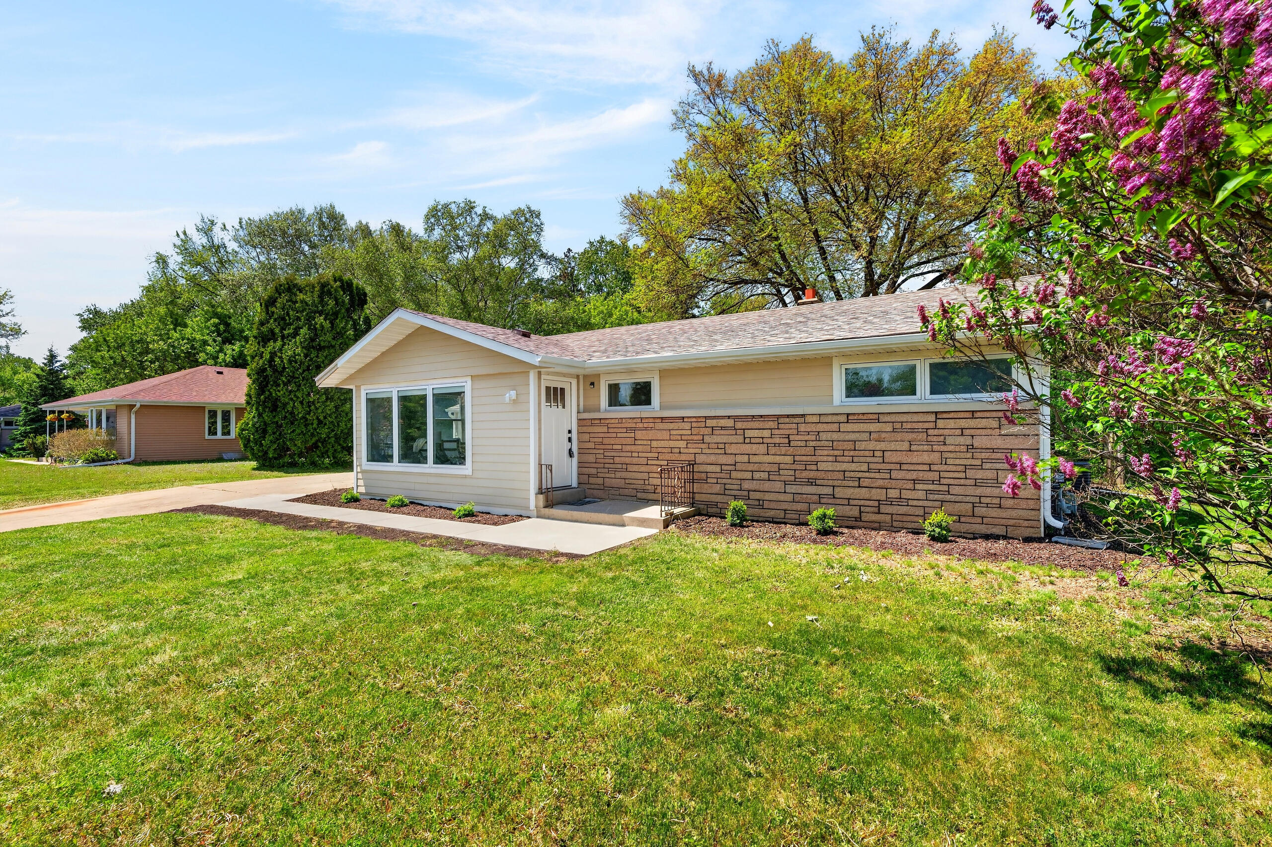 2965 North 124th Street Brookfield, WI 53005 - Photo 2 of 36 028_DH100167