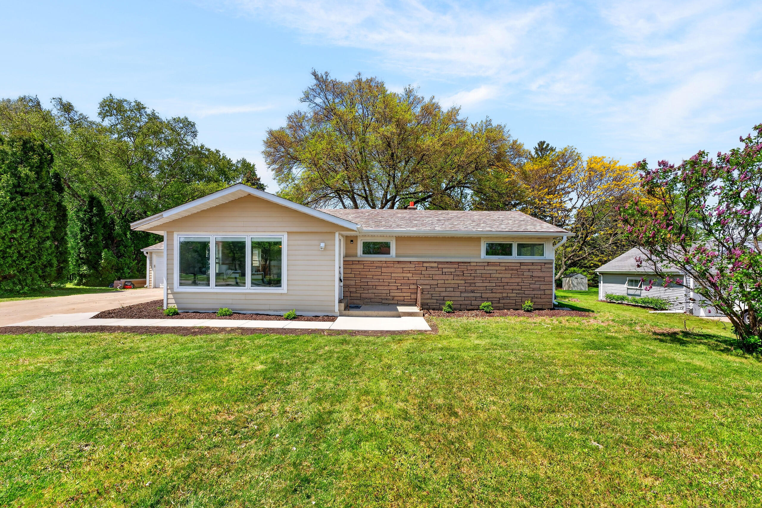 2965 North 124th Street Brookfield, WI 53005 - Photo 3 of 36 029_DH100172