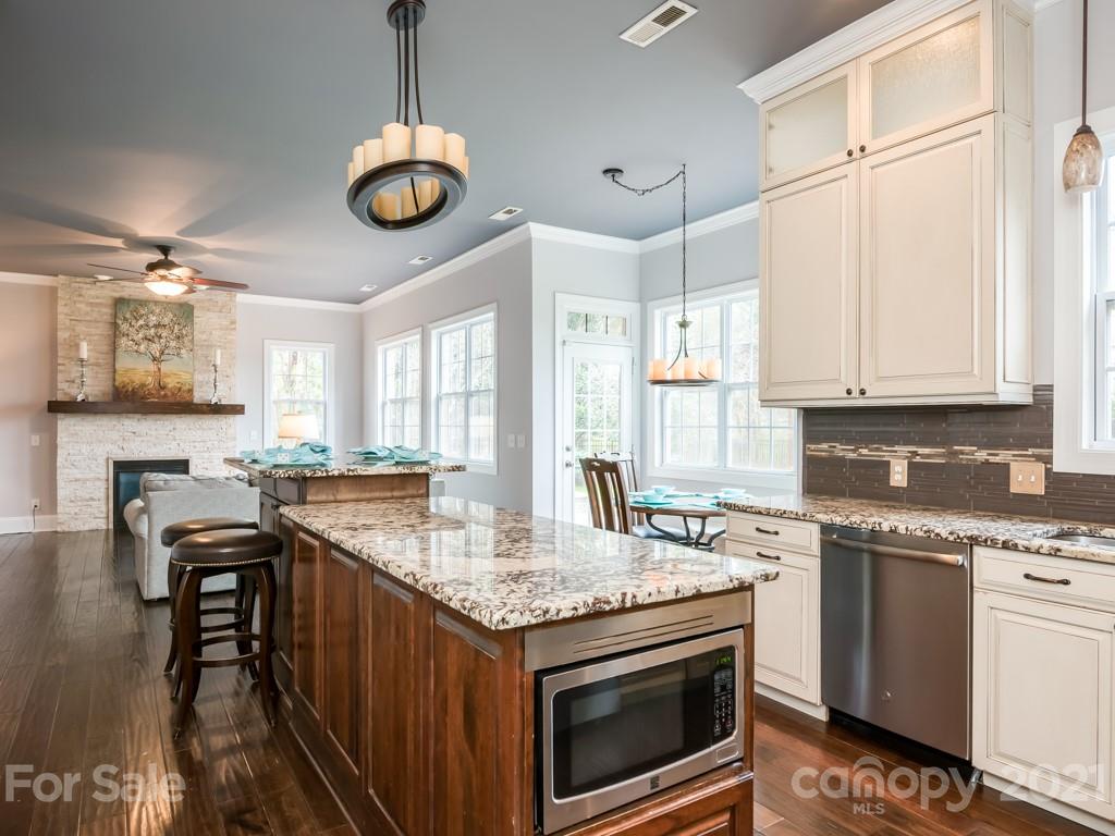 6427 Springs Mill Road Charlotte, NC 28277 - Photo 4 of 42 Gallery Image 4