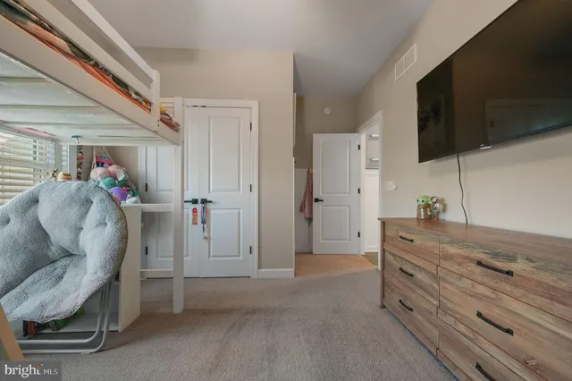 a view of livingroom with furniture