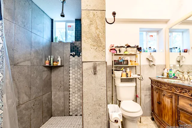 $535,000 | 472 County Road 6723, Natalia, TX 78059