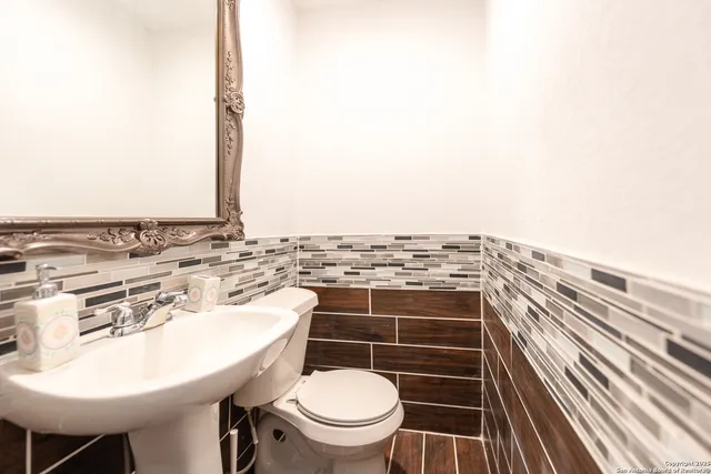 $535,000 | 472 County Road 6723, Natalia, TX 78059