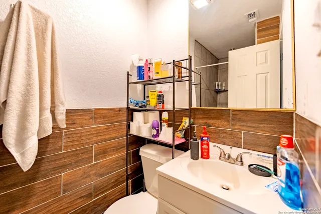 $535,000 | 472 County Road 6723, Natalia, TX 78059