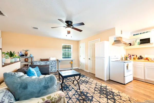 $535,000 | 472 County Road 6723, Natalia, TX 78059