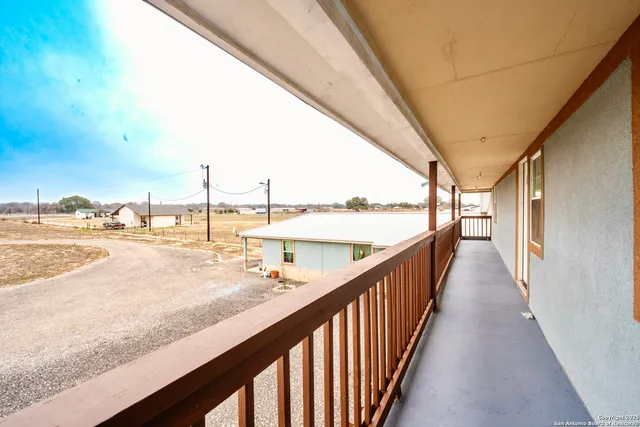 $535,000 | 472 County Road 6723, Natalia, TX 78059