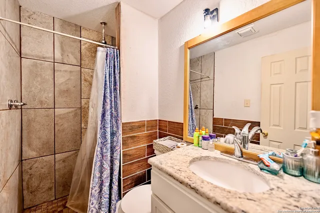 $535,000 | 472 County Road 6723, Natalia, TX 78059