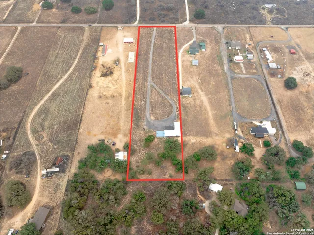 $535,000 | 472 County Road 6723, Natalia, TX 78059