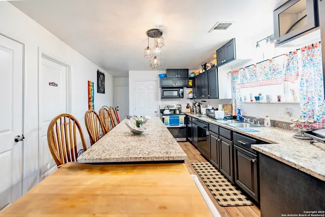 $535,000 | 472 County Road 6723, Natalia, TX 78059